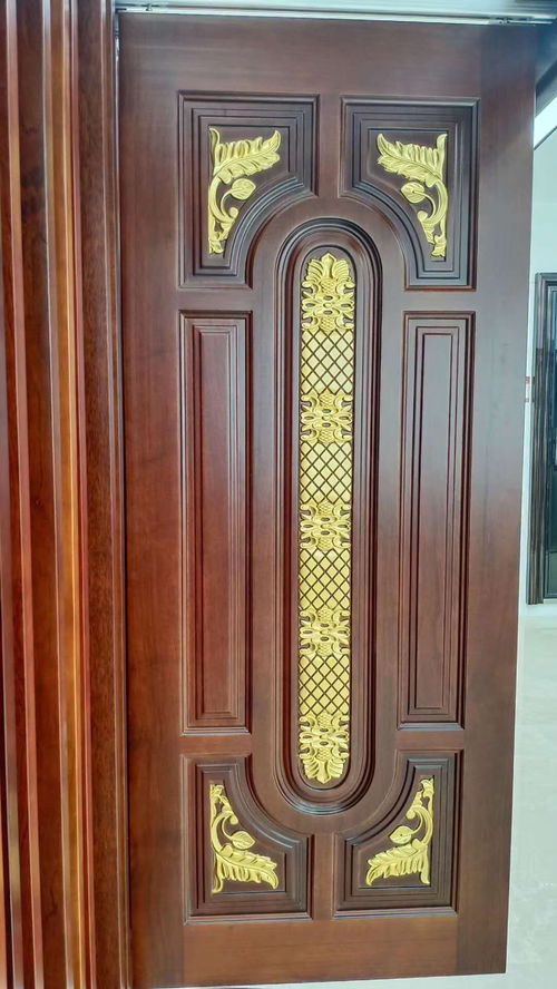 中國(guó)門業(yè)制造廠佛山紅海豚原木雕花工藝門廠價(jià)直銷